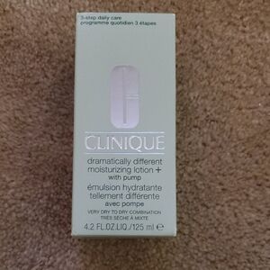 Clinique Dramatically Different Moisturizing Lotion+ with Pump - Cream